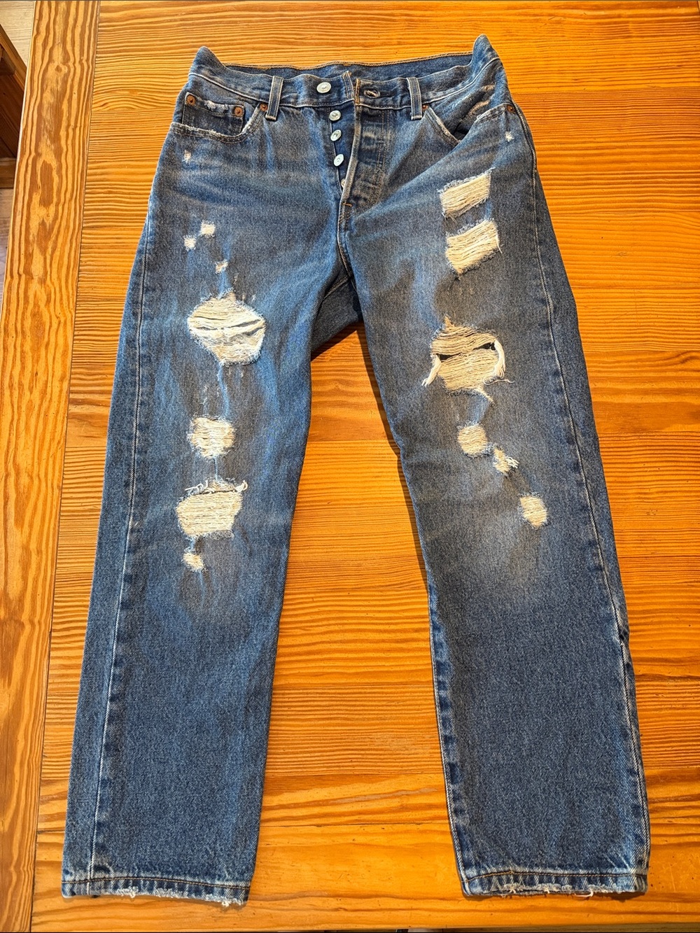 W25L26 Distressed Blue Jeans